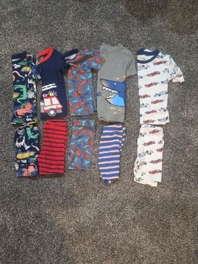 2T Carter's Short Set Pjs